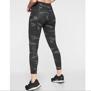 ATHLETA CAMO CONTENDER 7/8 TIGHT XS